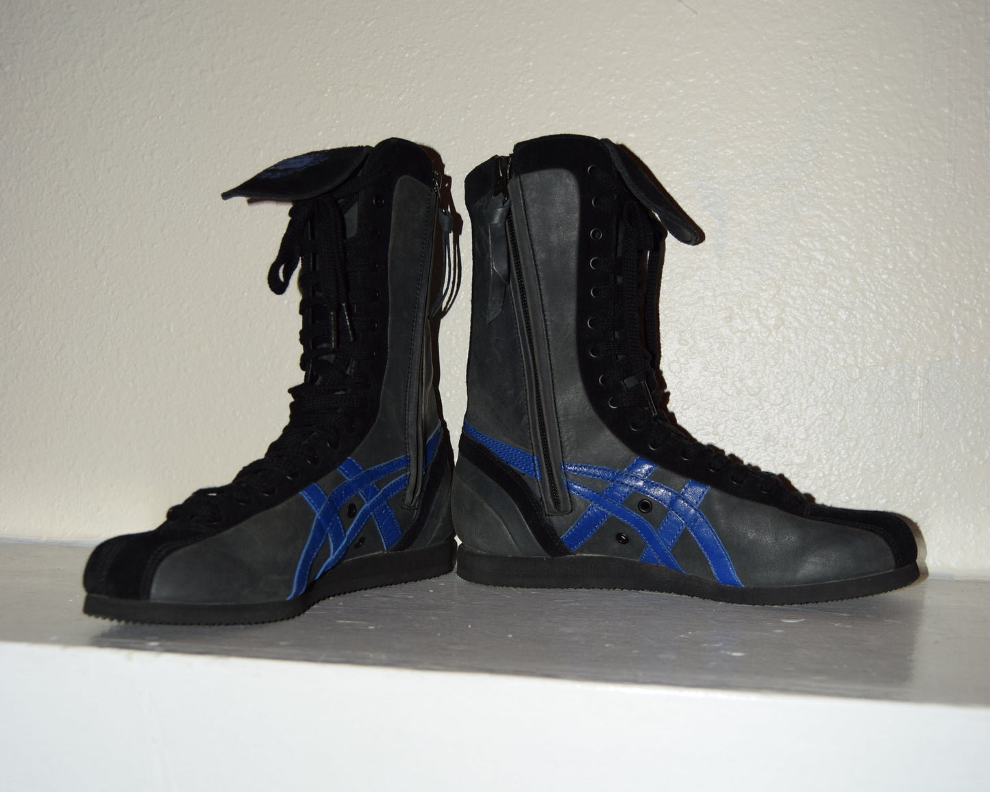 ONITSUKA TIGER BLACK & COBALT BOXING BOOTS