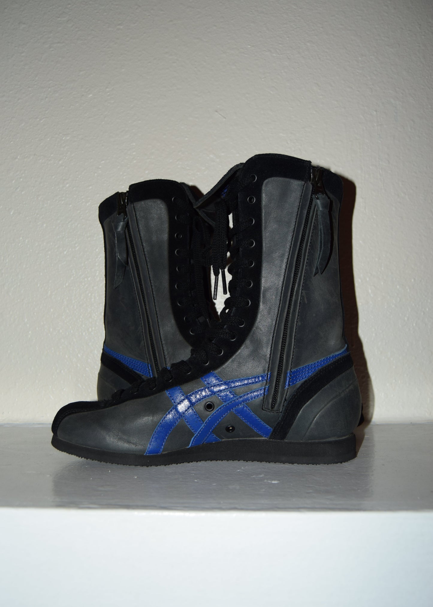 ONITSUKA TIGER BLACK & COBALT BOXING BOOTS