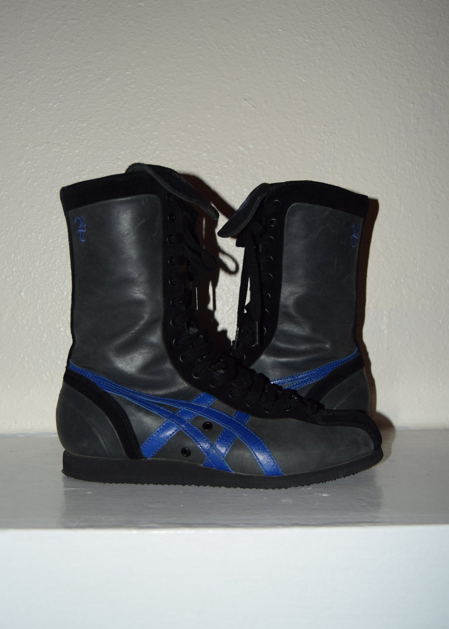 ONITSUKA TIGER BLACK & COBALT BOXING BOOTS