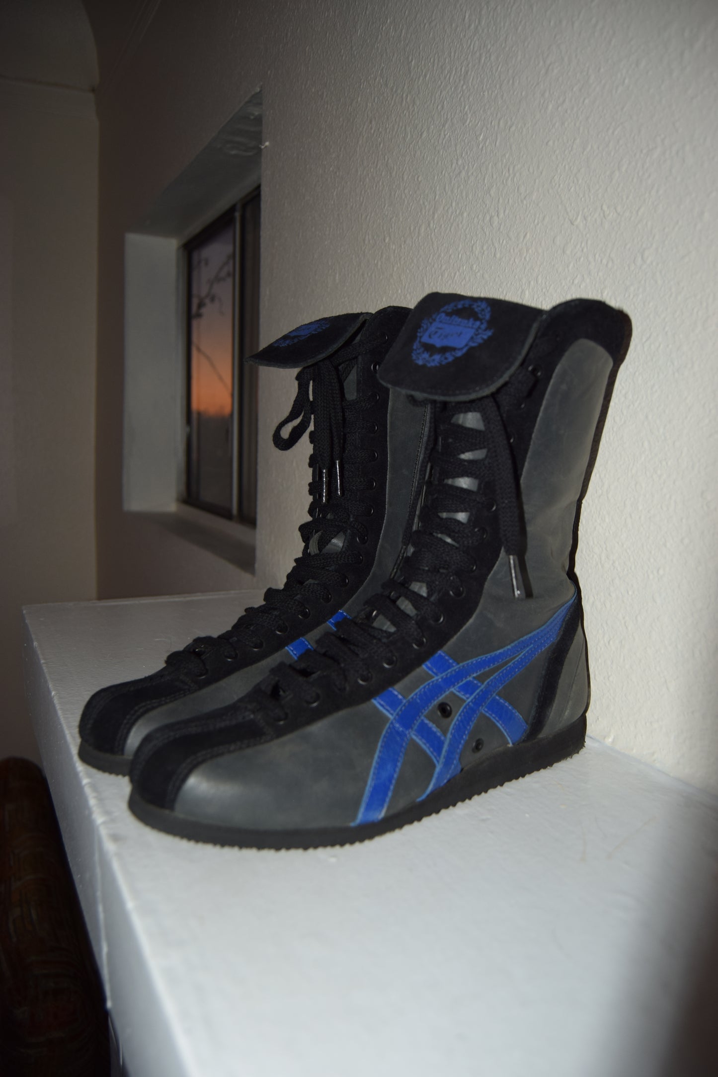 ONITSUKA TIGER BLACK & COBALT BOXING BOOTS