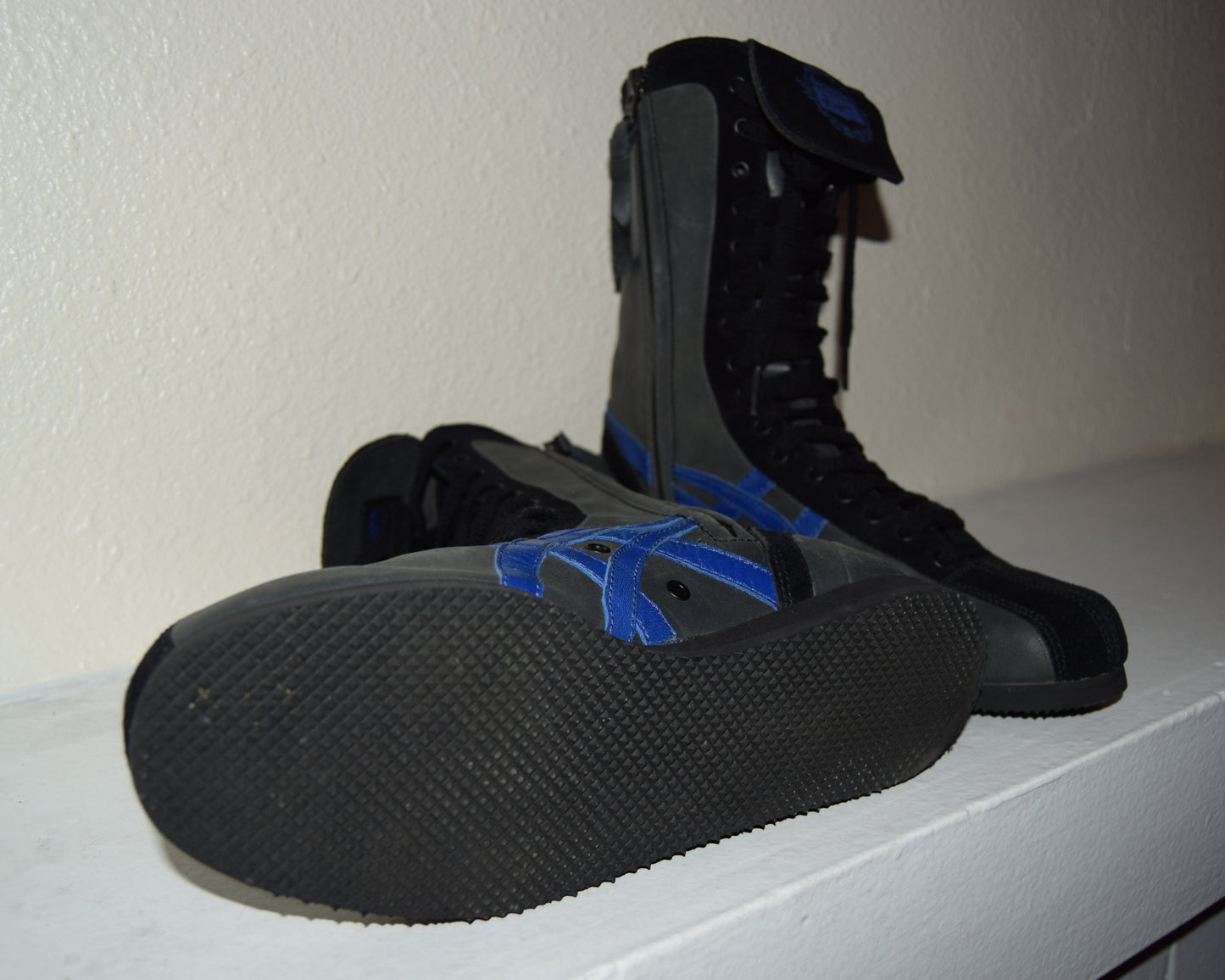 ONITSUKA TIGER BLACK & COBALT BOXING BOOTS