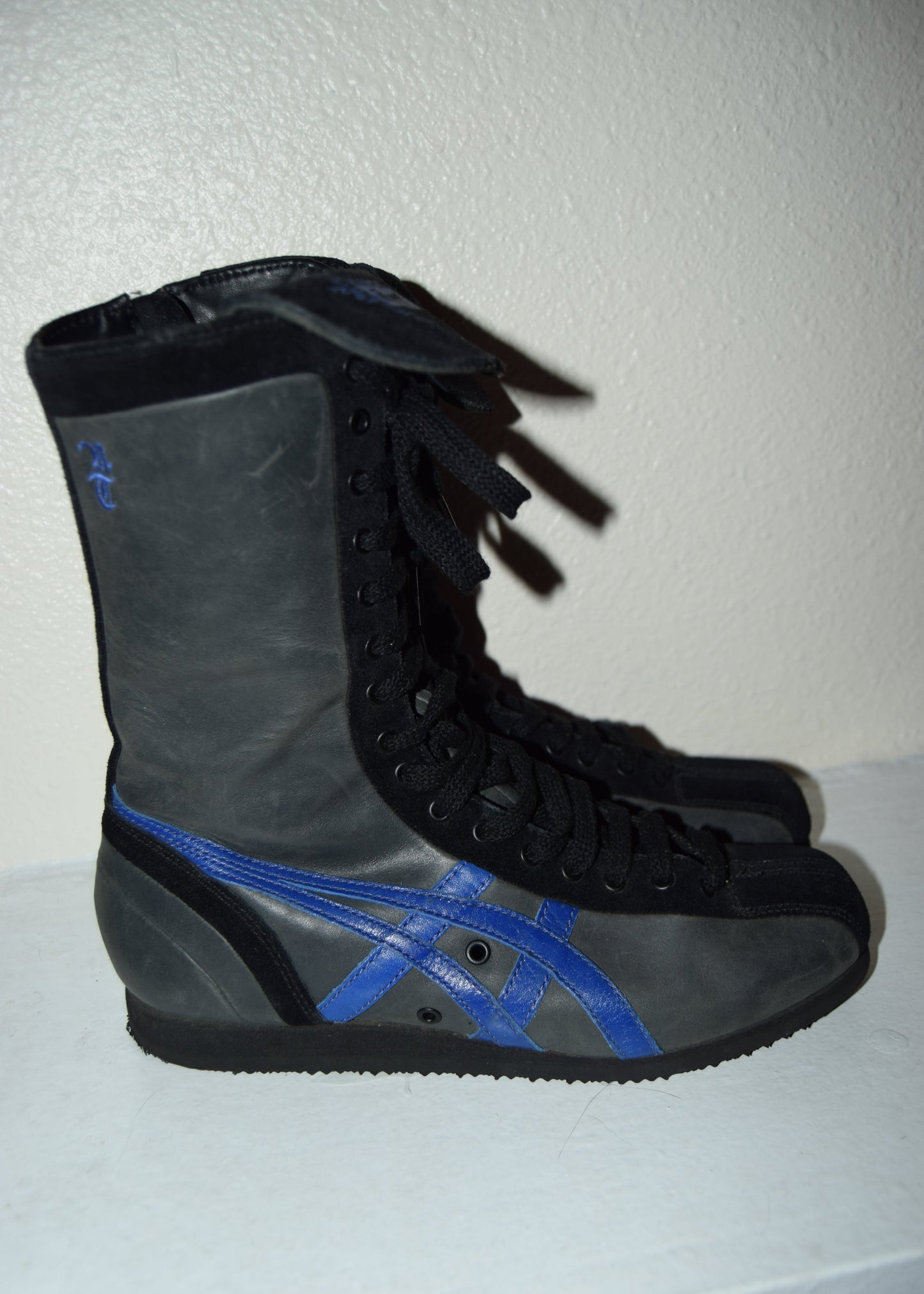 ONITSUKA TIGER BLACK & COBALT BOXING BOOTS