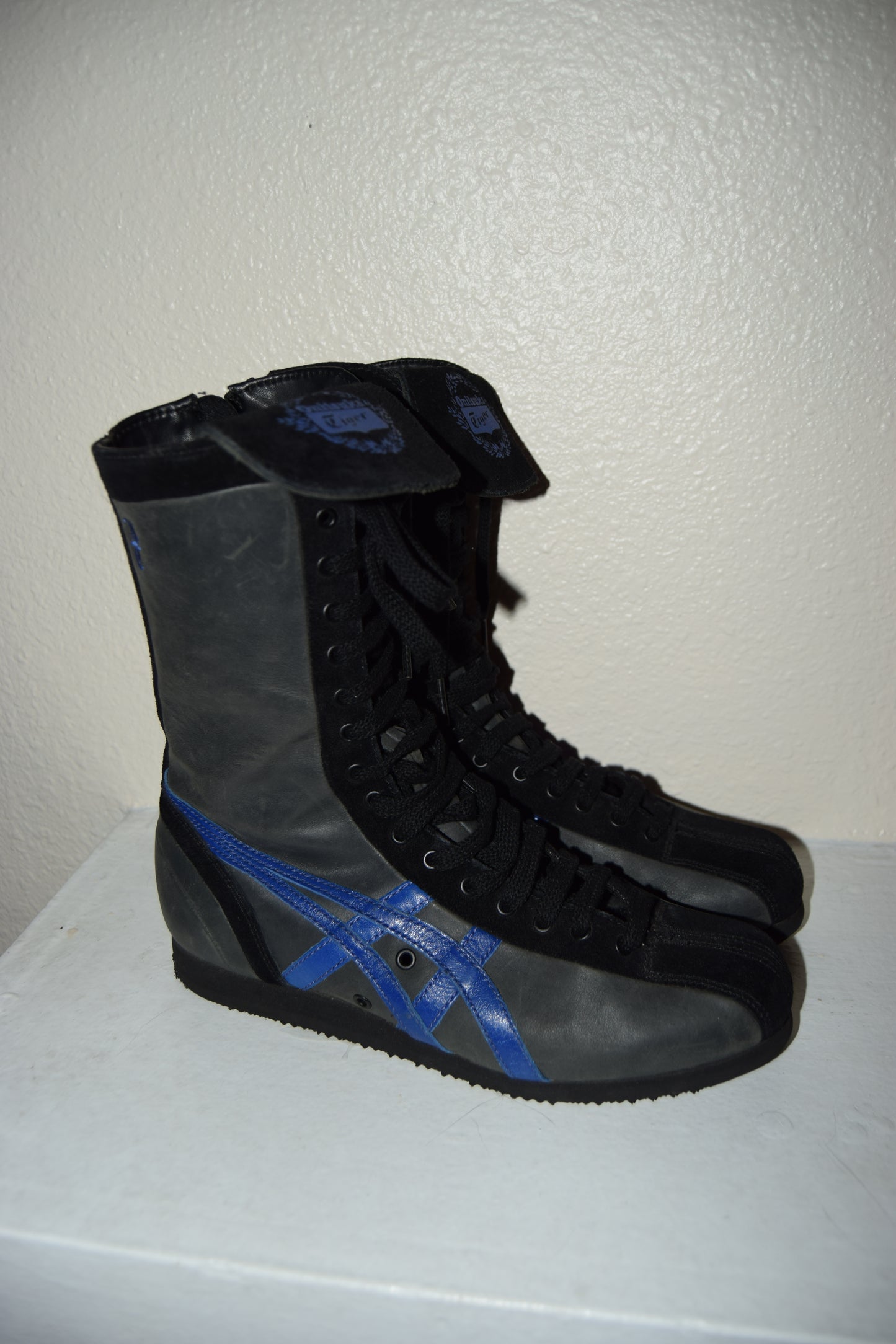 ONITSUKA TIGER BLACK & COBALT BOXING BOOTS